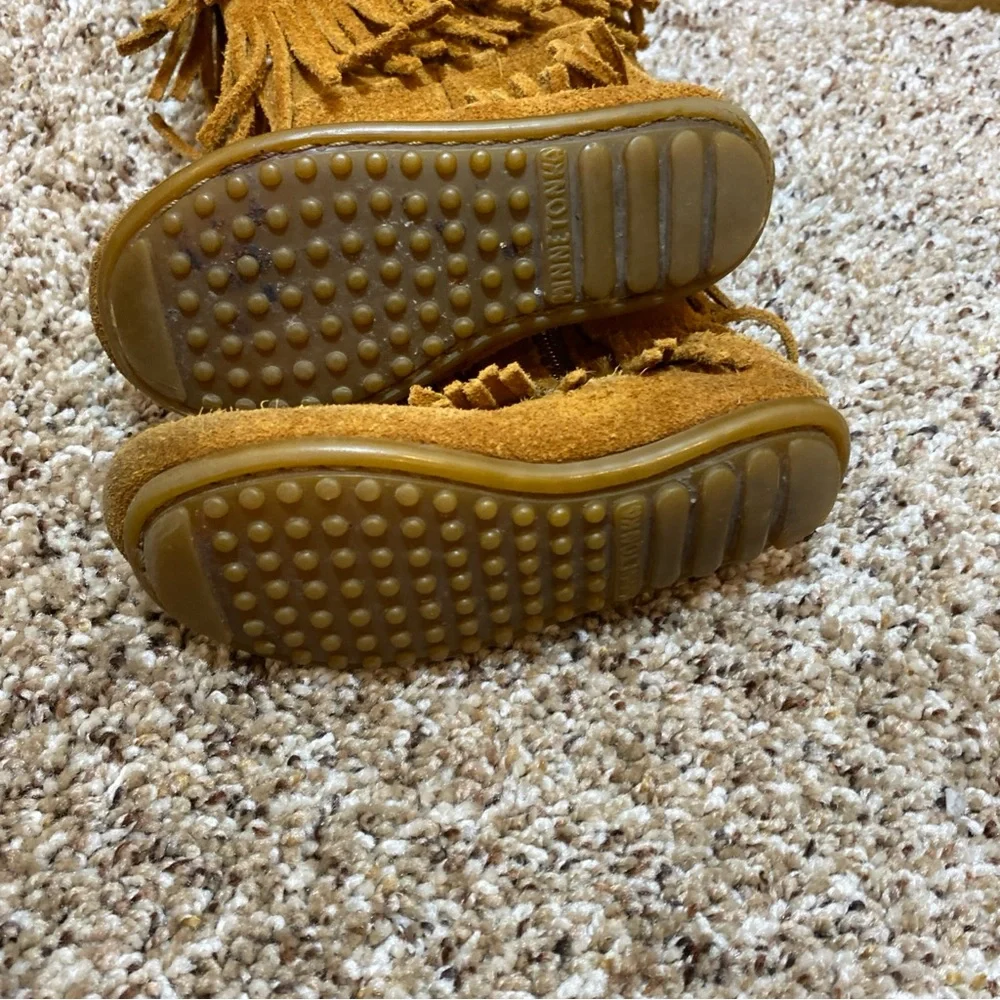 Minnetonka Youth Size 7 Brown Suede 3 Layer Fringe Leather Boot Side Zip